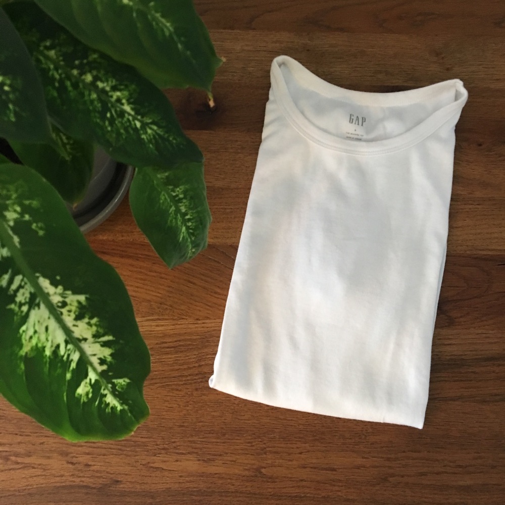 GAP Like-New The Modern Tee White